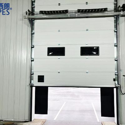 提升门助力上海冷库出入口工作安全更上一级