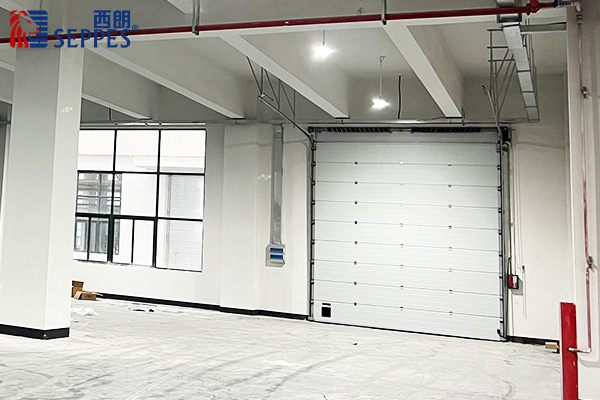 松江汽车生产厂房垂直工业提升门